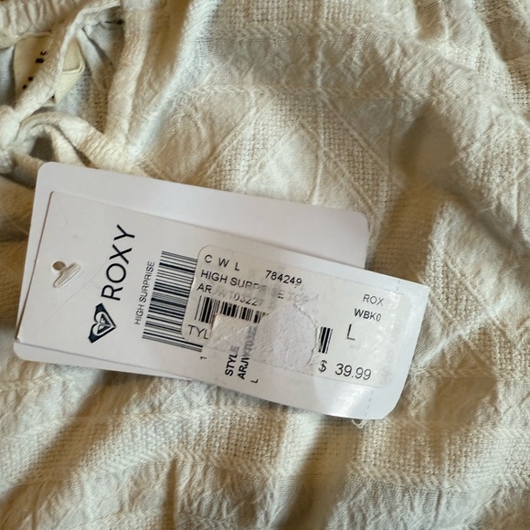 Roxy Cream Crop Top with Ruffle Sleeves - Picture 5 of 10